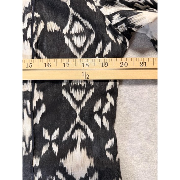 Women's Black and White Chico's Size 1 Excellent Condition - Picture 7 of 9